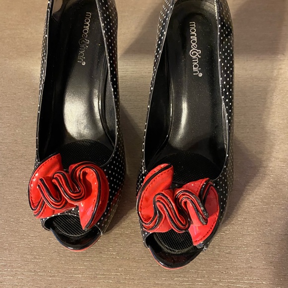 Peak-a-Boo shoes - Picture 2 of 5